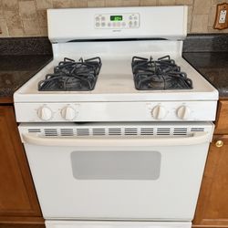 Hotpoint Gas Stove / Oven – White – Good Condition