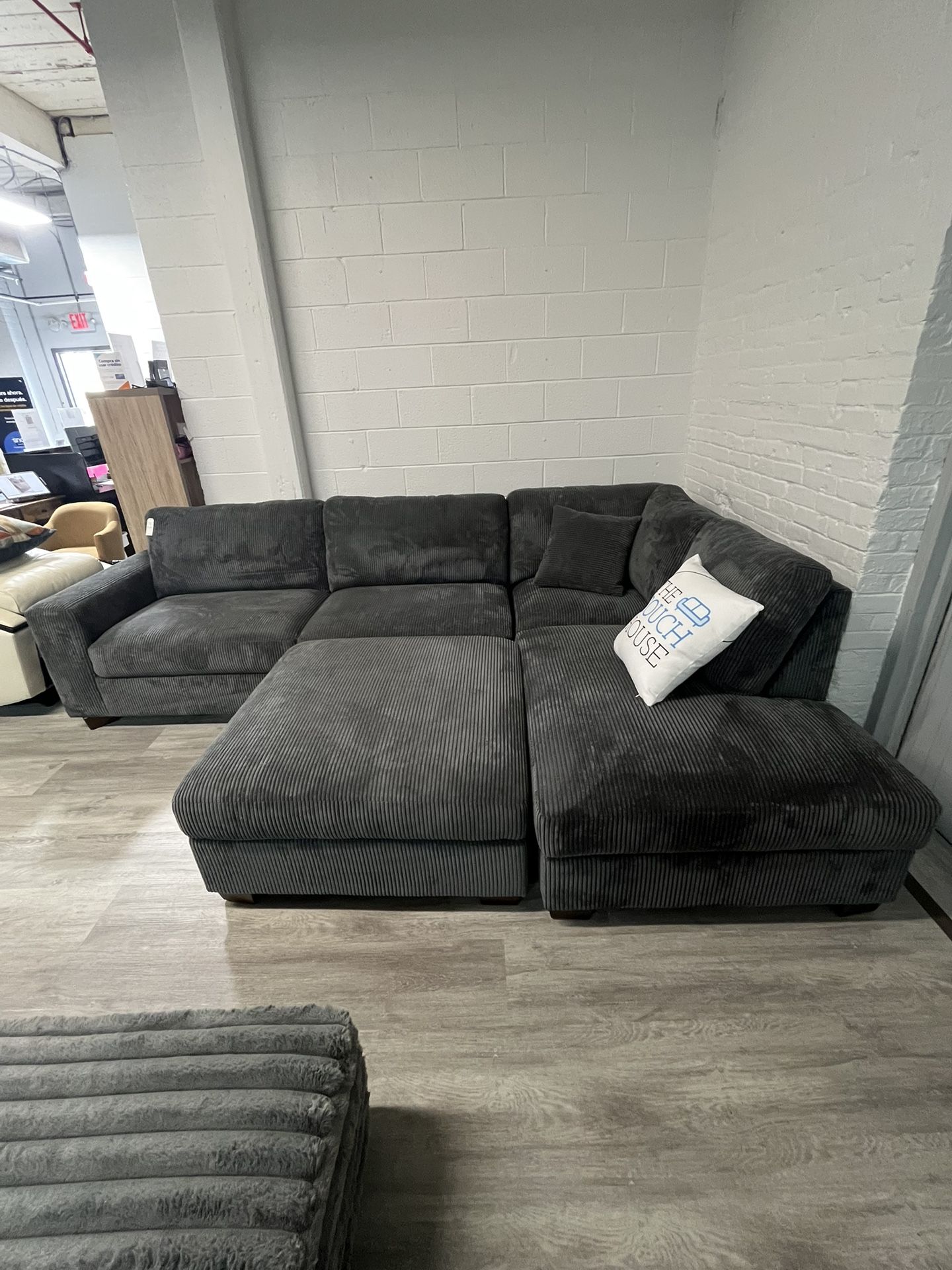 Thomasville Artesia Corduroy Fabric Sectional with Ottoman! Delivery and Financing Available!