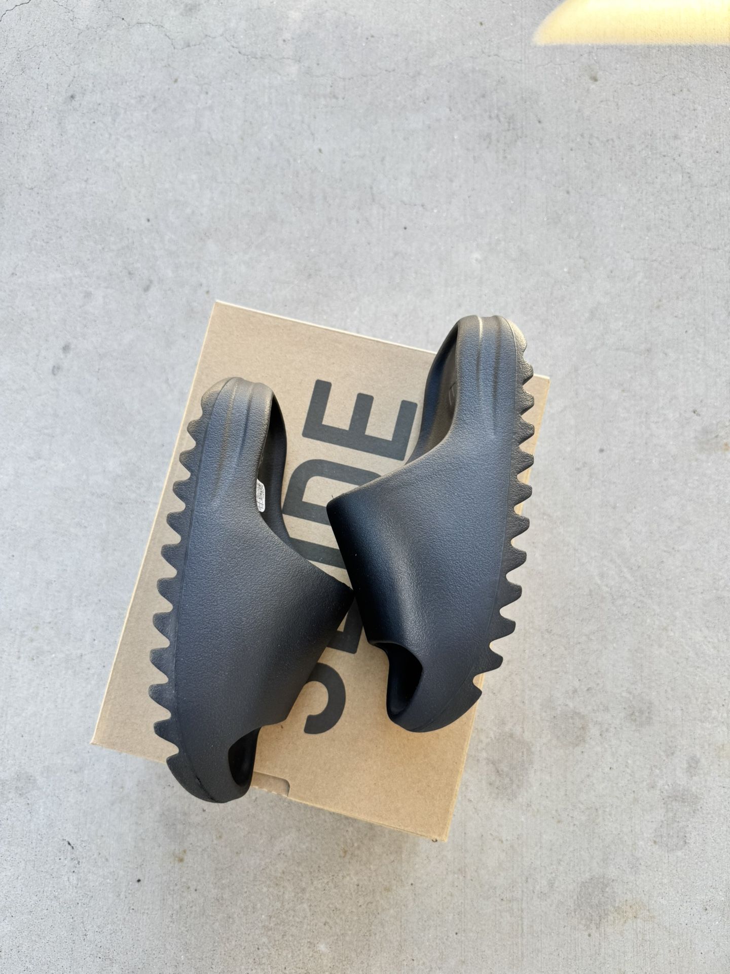 YEEZY SLIDES ONYX BLACK