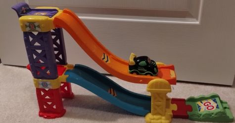 Smart Wheels 3-in-1 Launch & Play Raceway