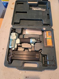 HITACHI 2" STAPLER