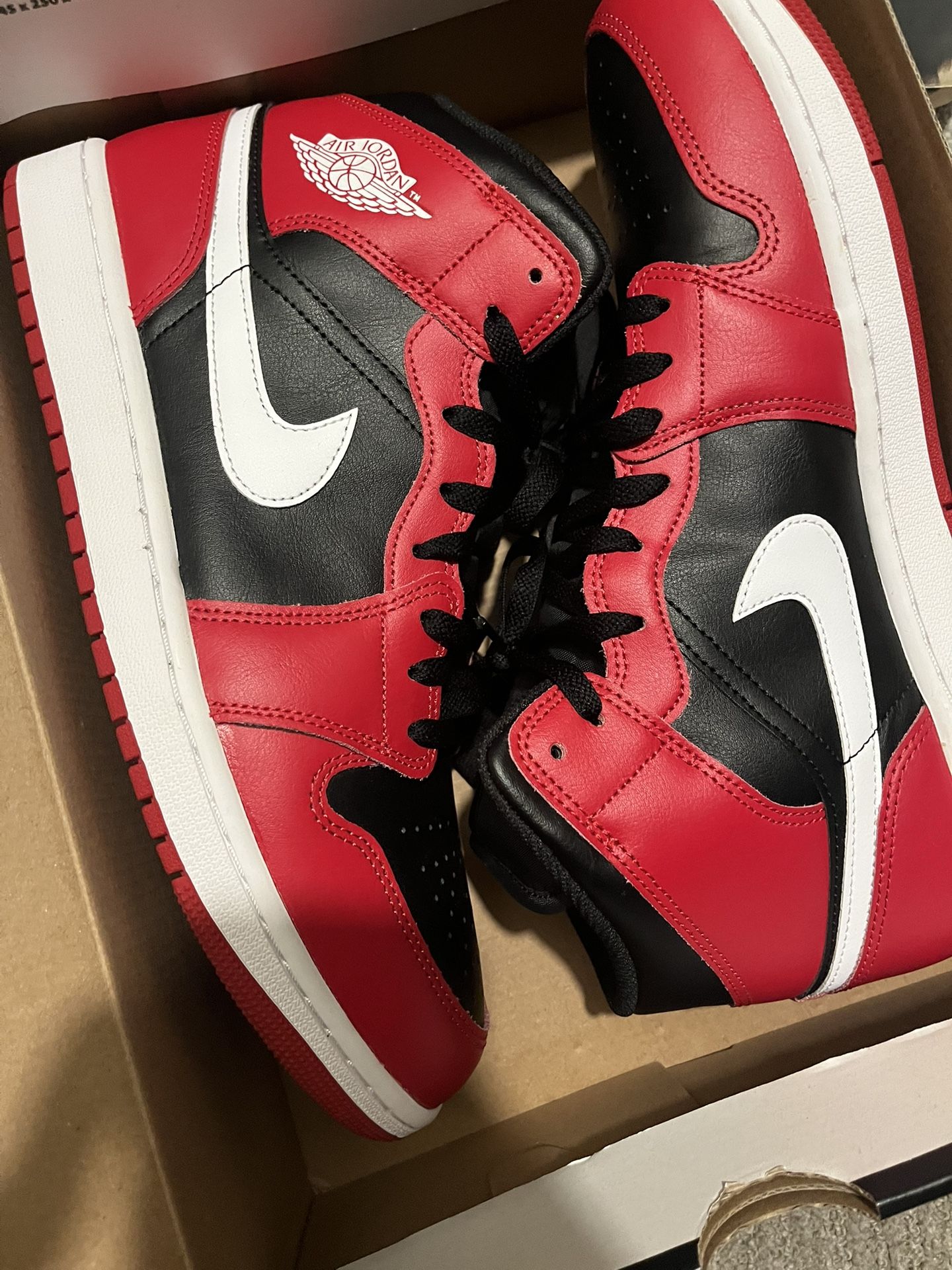 Jordan 1 Mid Bred
