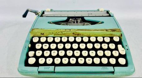 Smith Corona Corsair Deluxe Manual Portable Typewriter