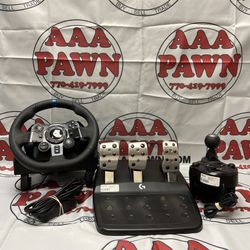 Logitech G923 Racing Wheel ,Pedals, And Shifter For PS5/PC 11051476