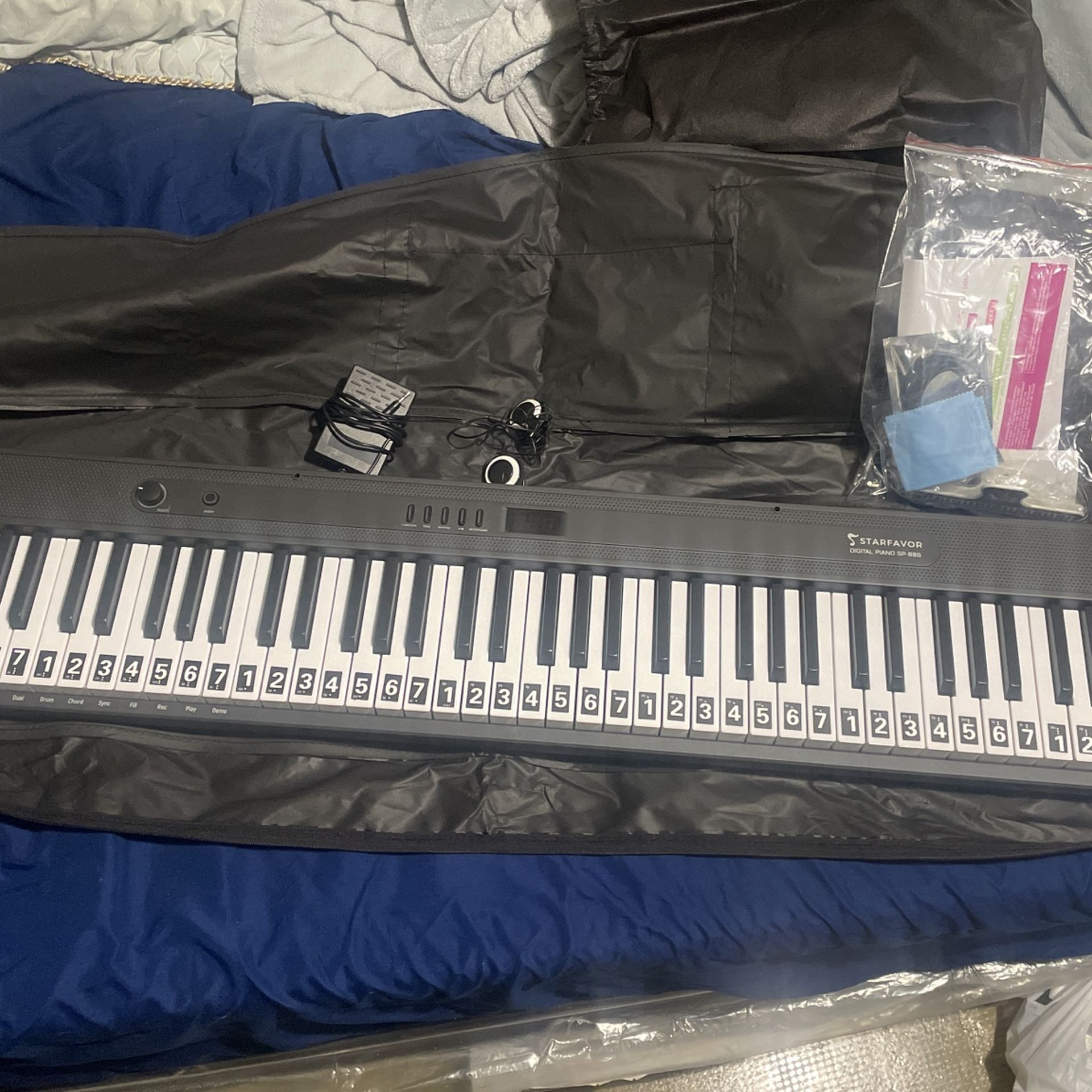 Starfavor 88 Key Piano Keyboard With Piano Pedal, Carrying Bag, Stand, And Recording/MIDI/USB
