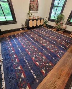 used rug large size in good condition
