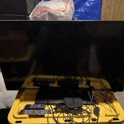 32 Inch Scepter TV w Roku and Chrome