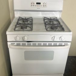HOT POINT 30”WIDE GAS RANGE STOVE IN WHITE 