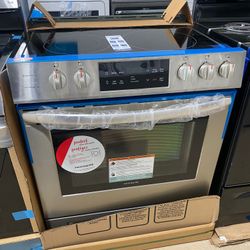 Slide In Range Frigidaire New 