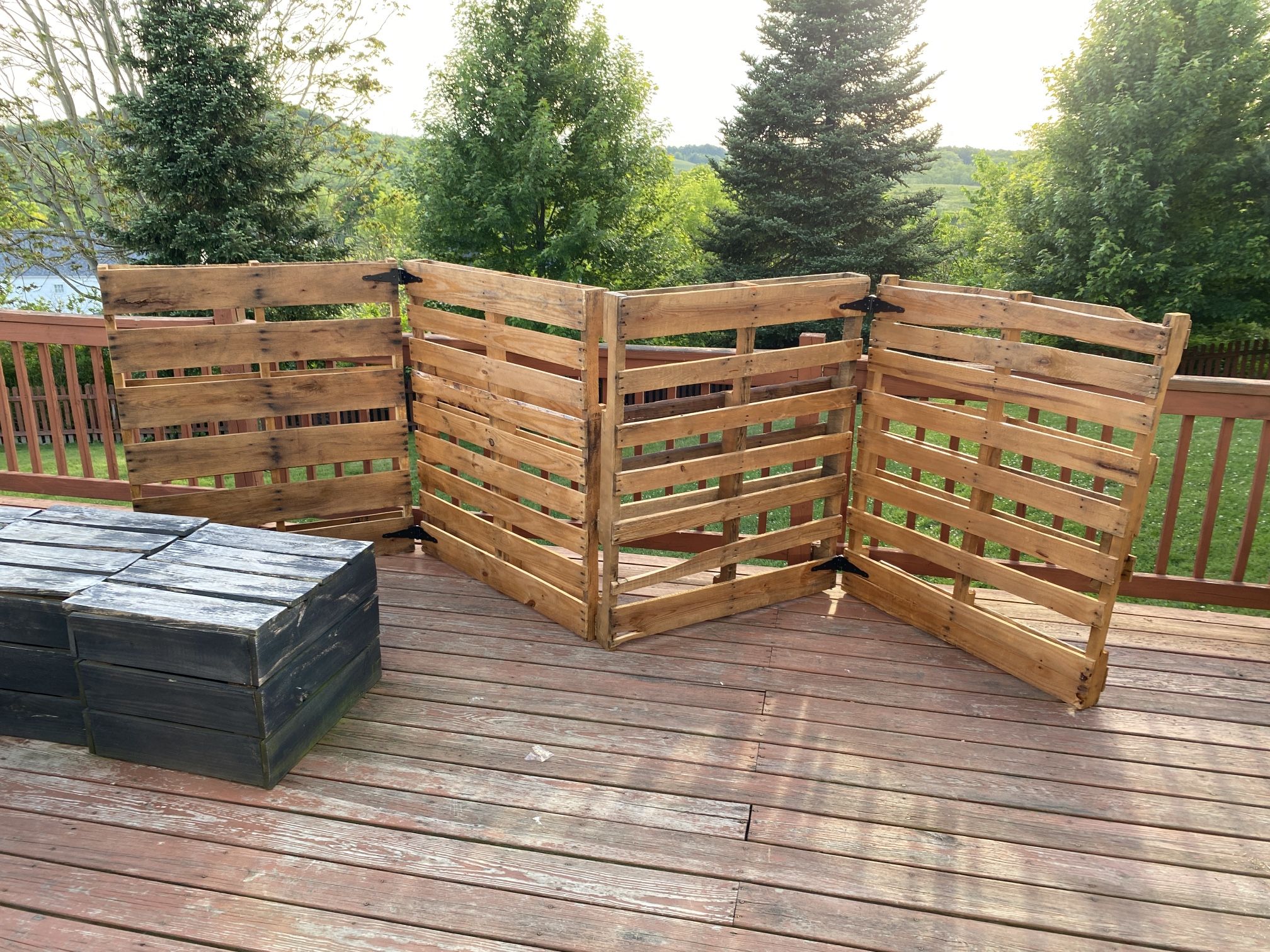 2 Sets Of (2) Wood Pallets Photo Wall Display or Backdrop with Hinges Can Stack Or Not