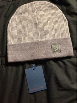 Grey checkered beanie “lv”