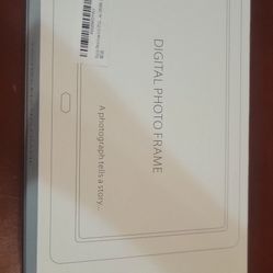 digital photo frame, which appears to be unbranded or is a generic model often sold under various white-label names. The packaging features the phrase