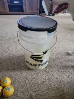 Easton Ball Bucket w Tee