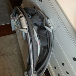Portable bassinet/play pin