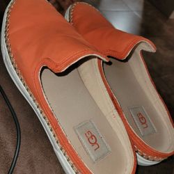 UGG Slides 