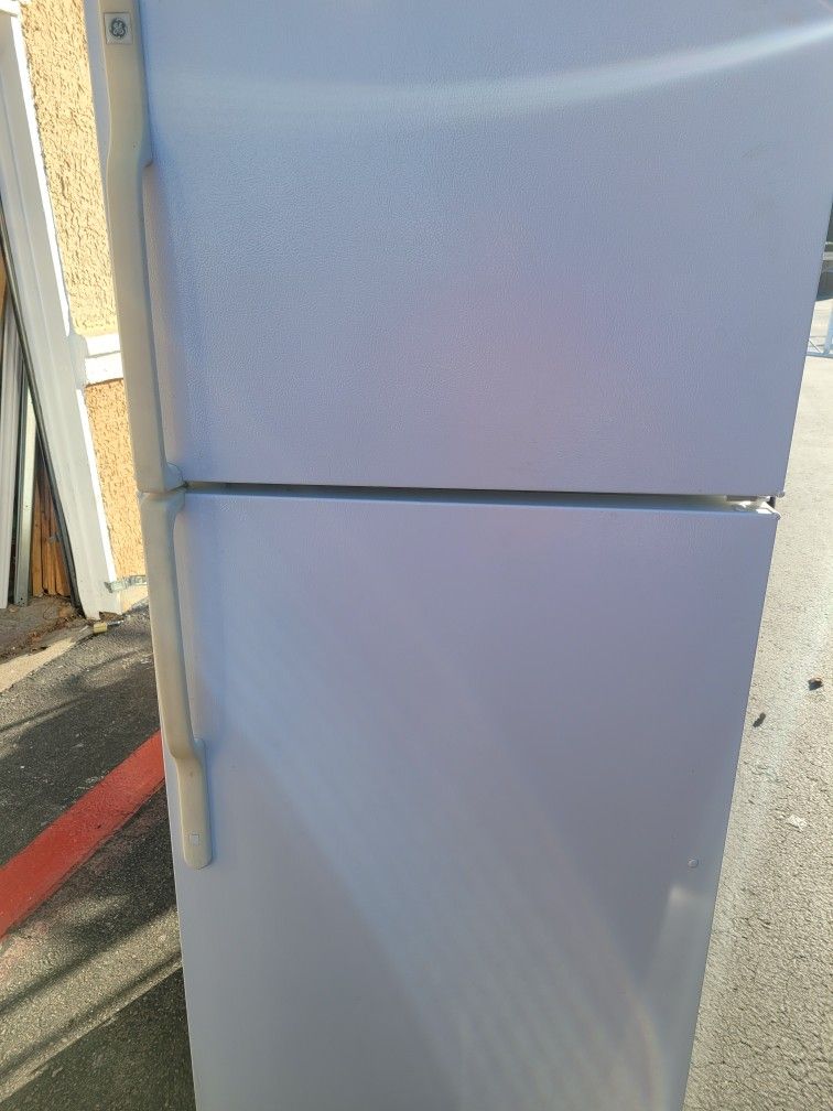 G.E REFRIGERATOR