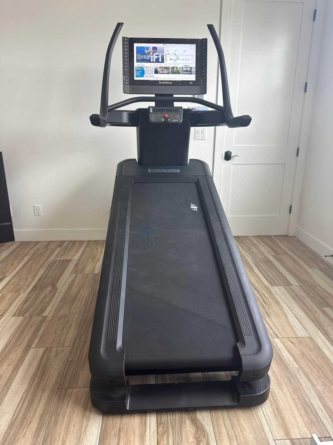 NordicTrac X22i (Elite) Treadmill- New