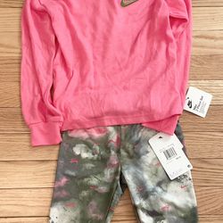 New girls 2 piece Nike set-size 4