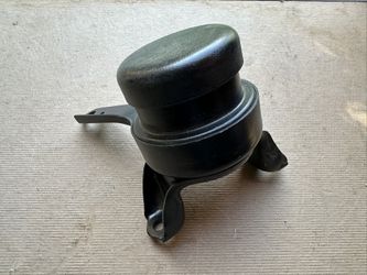 Toyota RAV4 motor mount
