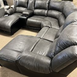 Reclining Stylish Cozy Sectional!
