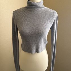 Kendal Kylie Crop Sweater Size XS /S 