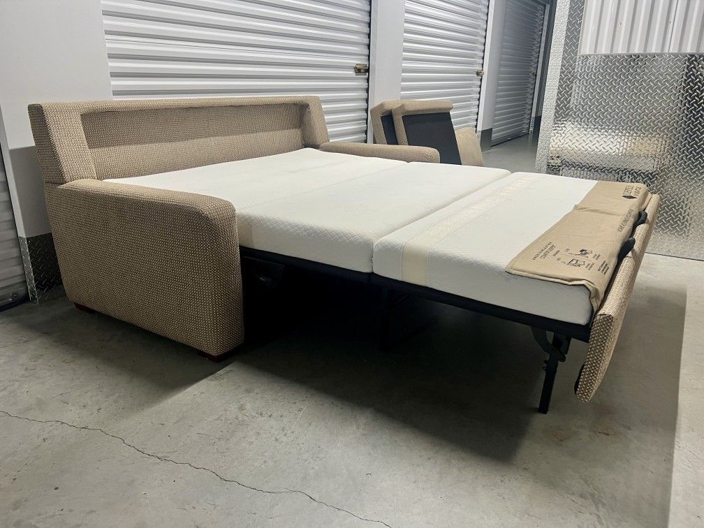 American Leather Queen Size Comfort Sleeper Sofa