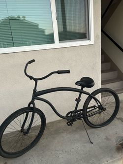 Black beach cruiser bicycle