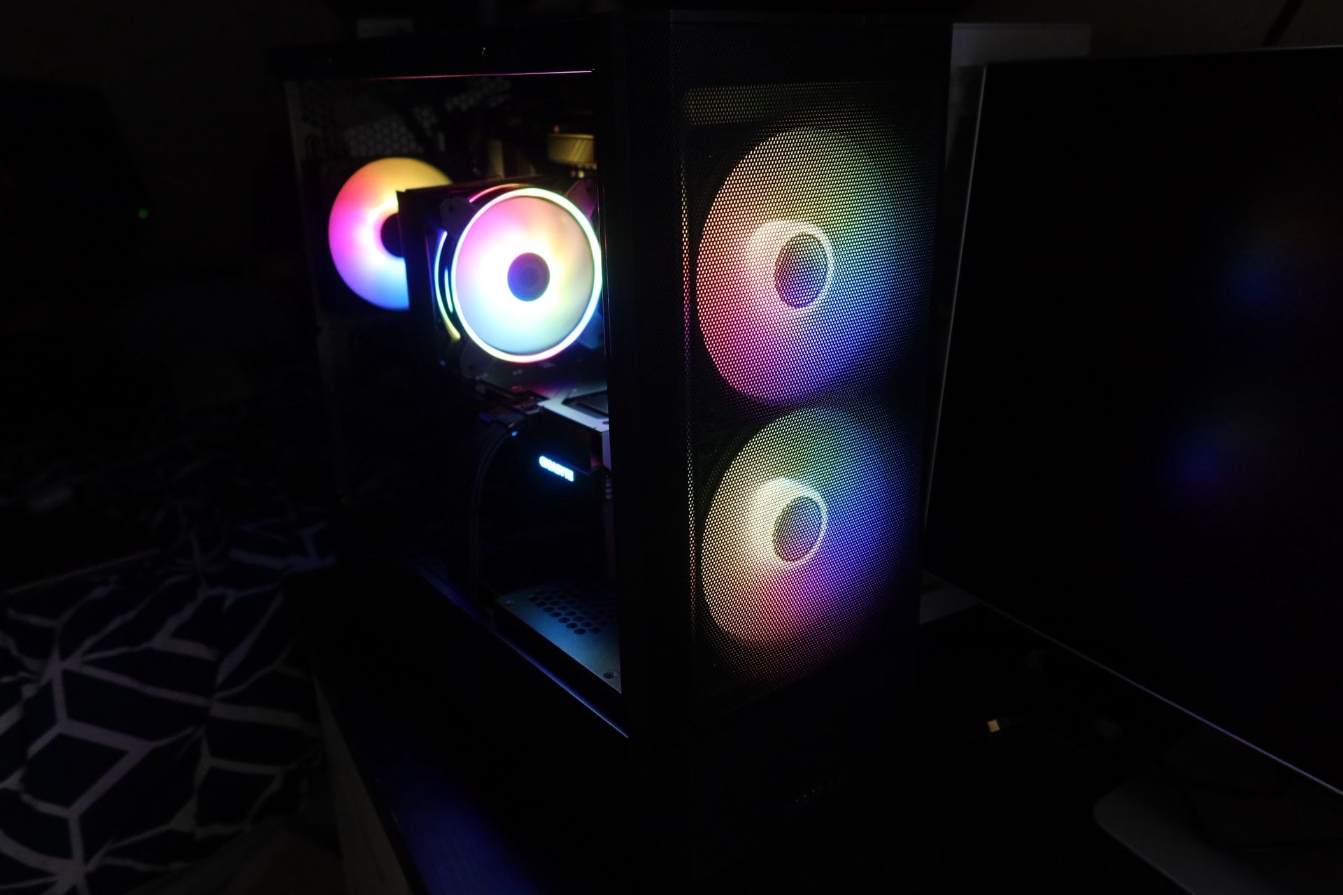 Custom RGB Gaming PC – Ryzen 5 7600 & RX 7600 XT – Free Cleaning Kit (Price is negotiable)