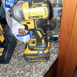 Dewalt 20 Volt Xr Impact And 20.60 Volt 6ah Flexvolt Battery