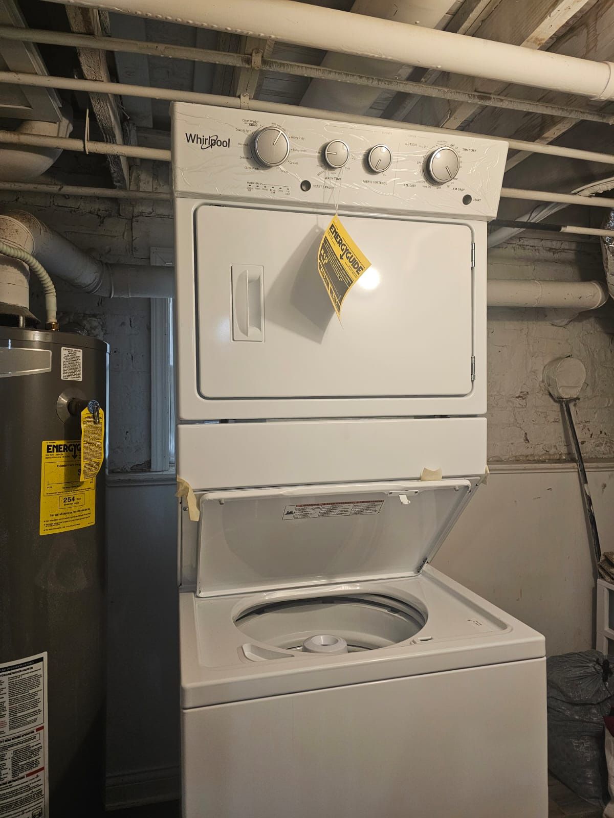 Whirlpool 3.5 cu. ft. Combination Washer/Dryer in White Electric