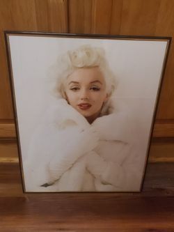 Marilyn Monroe with frame
