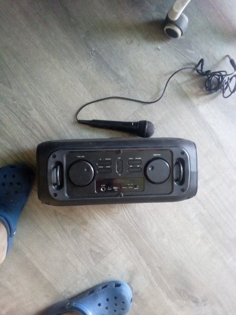 Bluetooth Speaker/Karaoke 