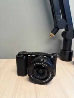 Sony ZV-E10 w/ 16-50mm F3.5 Lense