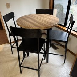 Round Table & Chairs Set