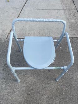 Portable toilet