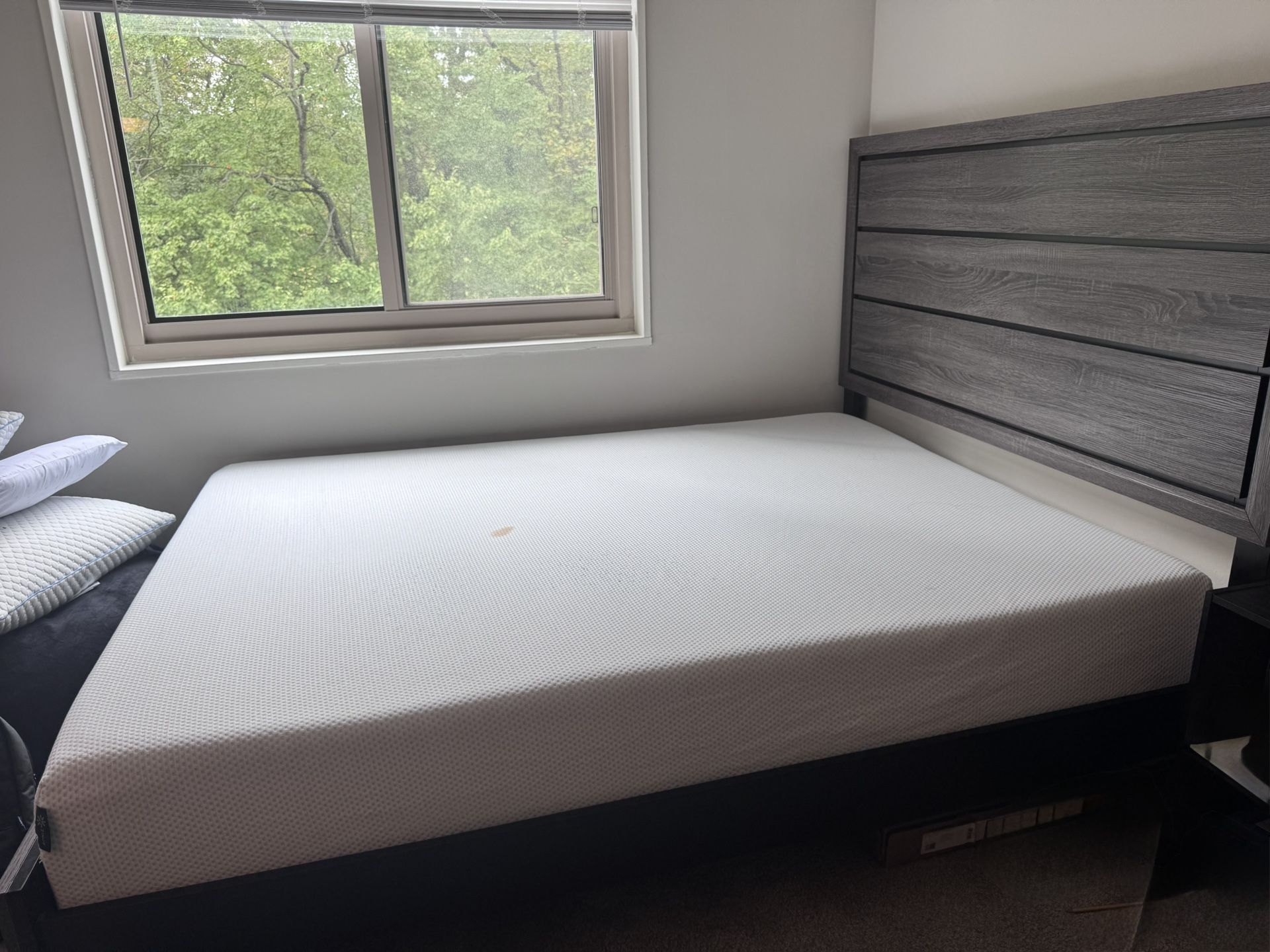 Joss Queen Gray Panel Bed + Zinus Green Tea Cooling Mattress – Excellent Condition, Used <1 Year ($425)