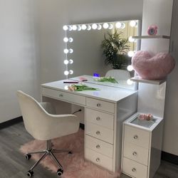 Vanity Makeup With BtMirror / accessories are sold separately