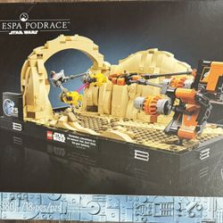 LEGO Star Wars: The Phantom Menace Mos Espa Podrace Diorama, Build  Star Wars Fan Gift with Anakin Skywalker's Podracer, 