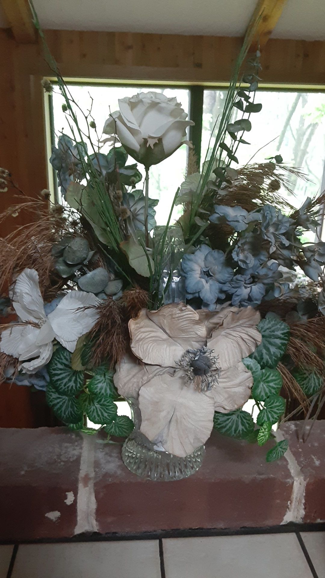 BEAUTIFUL FLORAL ARRANGEMENT IN PRINCESS HOUSE BASKET VASE