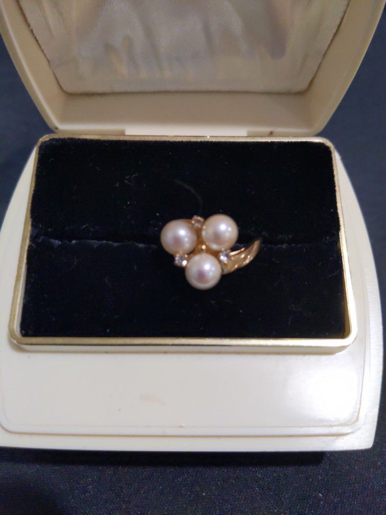 Size 6.25 10K Yellow Gold And Pearl Ring