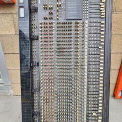 32x8 Bus Track Mackie Mixing Board