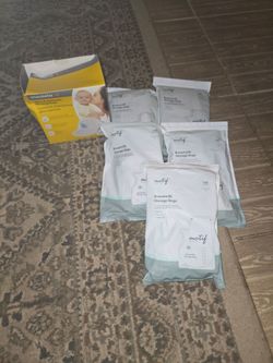 Motif breast milk bags and 82 nursing pads