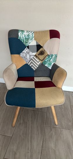 Living room accent chair