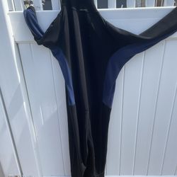 Xxl 3mm hooded wetsuit front zip Used good condition  $60    If you plan on spending time in cold water, a hooded wetsuit is a must. Not only will it 