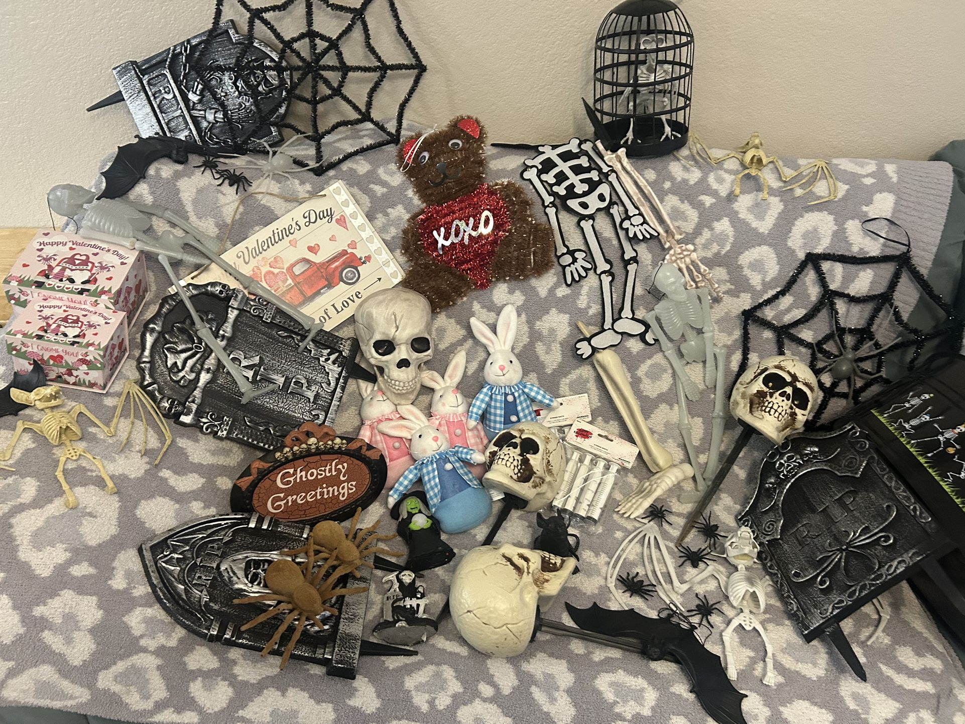 Halloween/Easter/valentines Decorations Set