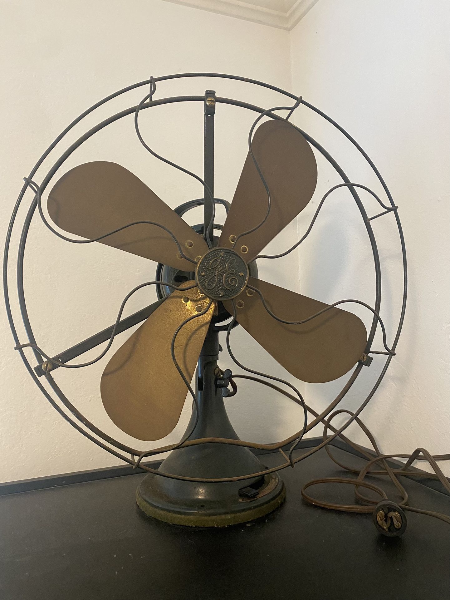 Antique Old General Electric GE 4 Brass Blade Oscillating Desk Fan 16”