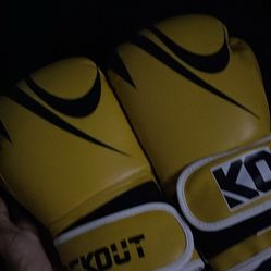 Knockout Boxing Gloves (yellow) 14oz