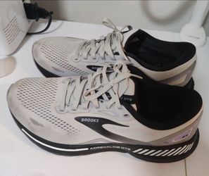 Brooks GTS 23 Women's size 11 color grey purple black