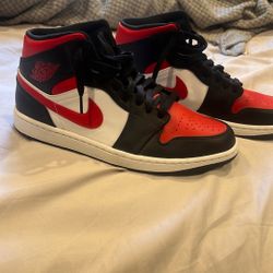 Jordan 1 Mid 