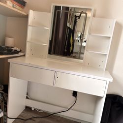 Girls Vanity With Lighted Mirror 